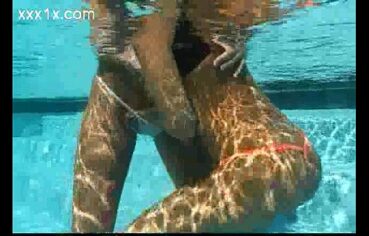 Poolside lesbians
