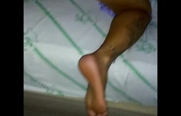 corno libera esposa para os amigos ejacular em sua esposa na suruba