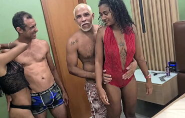 Suruba das novinhas com os coroas no motel do Rio de Janeiro
