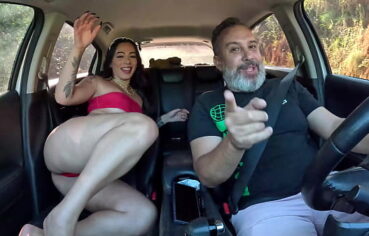 Kah Resende a DJ do rabão rebolando e dançando na carona em Bragança Paulista