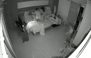 Trisal flagrado em momentos intimos