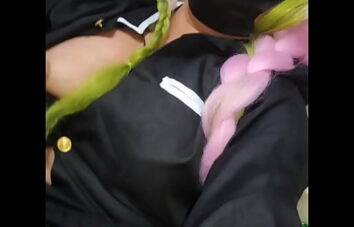 Mi amiga otaku con cosplay de mitsuri se pone caliente después de la convencion parte