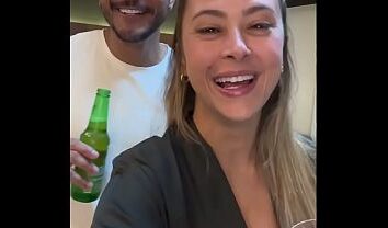 “Vem ver Corno, olha o que esse pau faz com sua esposinha” – Esse casada brasileira é uma delicia, Fodeu negão pauzudo e ainda humilhou o corno